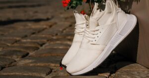 5 Easy Ways To Clean White Shoes In Hindi